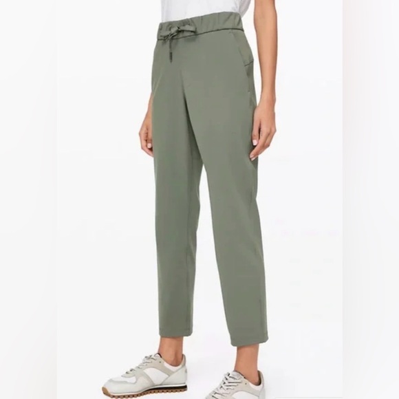 lululemon athletica Pants - NWOT Women’s Lululemon On the Fly Mid-rise crop TravelWoven Size 4 Gray Sage